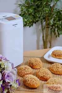 Soft and Fluffy Pork Floss Buns (Tangzhong/Autolyse Method)