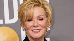 Jean Smart reveals that she is recovering from a heart procedure. | E! News
