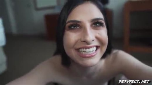 Kaitlyn katsaros espectáculos fora dela sexy corpo enquanto obtendo