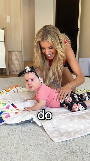 Her first time 🥰 I cant believe how fast shes growing up amd that she’s about to be 8 months. Watching my first tiktoks with her until now is crazy. I’m so lucky to be her mom.