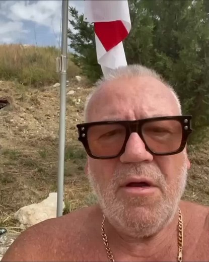 just taken down my west ham flag for the summer and raised the cross of st George the flag of England for the Euro 2024 COME ON ENGLAND. #euro2024