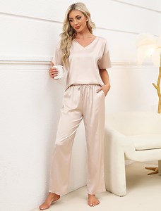 Womens Satin Pajama Sets Short Sleeve Silk Pajamas with Pants V-Neck Satin Sleepwear Set for Women 2 Piece Soft Pajama Loungewear Sets for Females, S-XXL