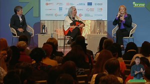 15 reactions | Gracias a Carolina Cosse, Intendenta de Montevideo, por su intervención en Women Deliver #WD2023 y por recordarnos que para lograr transformaciones se requiere organización y trabajo. ¡Construir requiere acciones colectivas, nunca hay que parar! | Alcaldía Mayor de Bogotá | Facebook