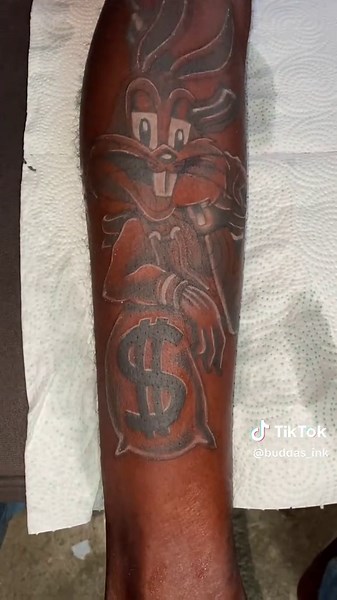 Explore Stunning Leg Tattoo Ideas for Women