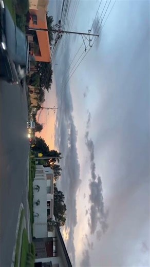 Evening sky magic ✨ The colors today looked unreal… nature never disappoints 💛🌥️ #Shorts