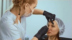 Injecting Between Eyebrows Reduce Wrinkles Rejuvenate: video de stock (totalmente libre de regalías) 3817373587 | Shutterstock