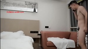 Xiaoxian Hotel has an appointment with a female goddess&period; It is said that he used to be a supermodel&period; After the sofa is strong&comma; he changes to the bed and continues