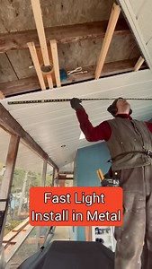 Installing a light in a metal panel under the roof edge might look simple at first, but getting it right requires careful planning and following the correct sequence. In this video, we show you exactly how to do it, step by step, to save time and effort while achieving a neat and precise result. First, always measure everything on the ground before lifting the panels. Take your time to double-check all dimensions — even small errors can make the light fit incorrectly or create uneven gaps. Mark