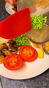 Roasted chicken,oven chips,mushrooms,green peas and tomatoes ❤️ #everyone #followers #fbvideoreels #felinaplappert #koreananghilas😍 | Felina Plappert
