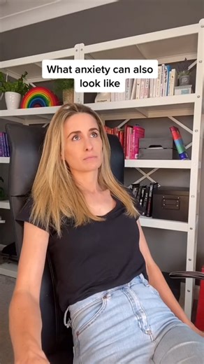 😱 What people think a panic attack looks like - Dr Julie | Make Fit Life