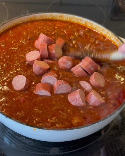 Chili Dog Recipe: Quick & Easy Chili Preparation