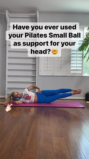 Love this modification using the Pilates Small Ball! Not only does it support the head but it also helps to activate the deep core! Please check comments for more info! #pilates #pilatesworkout #homeworkout | Beach Yoga Girl - Kerri Verna