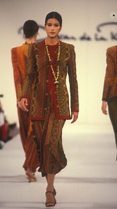 4.3K views · 90 reactions | #PatriciaVelasquez #oscardelarenta #runway #pasarela #model #modelo #actriz #actress | Patricia Velásquez | Facebook