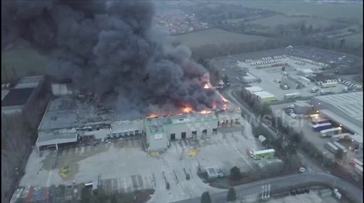 Ocado Warehouse Fire, Andover. Full Footage