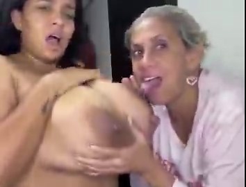 Tits Hungry Aunty 🇨🇴 https://t.co/lgQlAkisvn #breastfeeding #lesbian #curvygirl #macromastia #巨大乳房 #curvymom #巨乳 #巨乳 #授乳 #巨大な胸