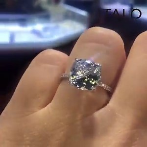 57K views · 2K reactions | Explore the latest style with Italo Jewelry♥️ ♥️ ✈️ Free Shipping ✈️ 10% OFF on any purchase!!!✨ SHOP NOW!!! | Italo Jewelry | Facebook