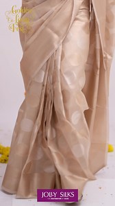 Infuse the vibrant spirit of Onam into your ensemble, adorned in a captivating saree with a timeless black patterned border that exudes allure and tradition🌺 #Jollysilksonam #onam #festiveofgoldenlooms #onakodi #onapudava #onam2022 #keralafestival #traditions #traditional #ethnicwear #sareelove #setsaree #onamfashion #onamcelebration #onamspecial #festive #jollysilks #keralasaree #angamaly #kottayam #kollam #thiruvalla | Jolly Silks