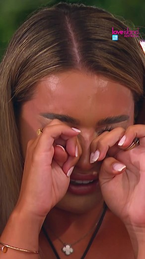 Lucinda Breaks Down on Love Island | Emotional Moment