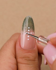 288K views · 553 reactions | Creative snowflake nail art for the holidays❄️ | MetDaan Beauty | Facebook