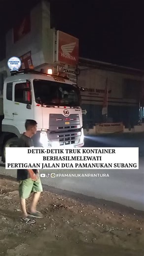 11K views · 92 reactions | Detik-detik Truk Kontainer Yang Membawa AMPIBI Berhasil Melewati Pertigaan Pangadangan Jalan Dua Pamanukan Subang . . #pamanukanpantura #subang | Pamanukan Pantura Istimewa | Facebook