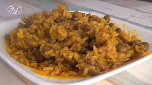 So I decided to try something new. I know the lighting isn't perfect but it is a start! For complete recipe : http://www.averageguygourmet.com/arroz-con-gandules-recipe/ Don't forget to like the video and subscribe to the channel and my Facebook page!! Want to see what I am cooking before the videos come out? Check out my Instagram linked below! try it out let me know what you think! Don't forget to click to like the video and Subscribe to my Channel! Visit me at : http://www.averageguygourmet.c