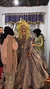 3.6M views · 46K reactions | Pasang baju ball gown dengan kepala adat Banjar  | Henna Aulia | Facebook