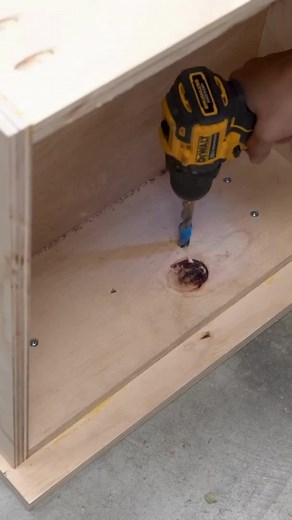A simple way to build drawers - error proof and my favorite way! #woodworkingtips #woodworkingcommunity #woodworkingskills #anikasdiylife | The DIY Life with Anika