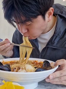 Jjamppong (짬뽕) Korean Spicy Seafood Noodle Soup Recipe
