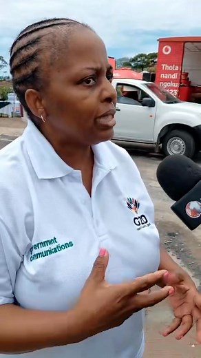 Umqondisi wakwa GCIS KwaZulu-Natal,uNkk Ndala Mngadi echaza nge G20 ngesikhathi kuqwashiswa umphakathi eRenke yase Mthwalume ngaphansi ko Masipala uMzumbe | GCIS KwaZulu-Natal
