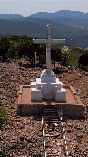 124K views · 8.7K reactions | Tu sam da Te slavim, da ti se poklonim. Tu sam da Ti priznam: Ti si Bog! #medjugorje #mariavision #mariavisionmedjugorje #krizevac #praying #rosary | Maria Vision Međugorje | Facebook