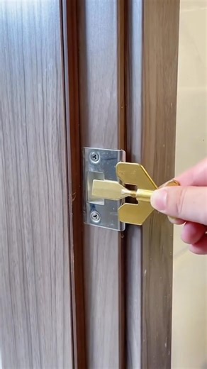 Easy to prevent bad guys entering your room😏#goodstuff #goodthings #homehacks #householditems #useful #LearnOnTikTok #tiktokmademebuyit #fyp #foryou 2122028004 | HomeSmart US