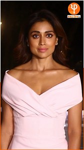 Shriya Saran ਨੇ Fans ਨੂੰ ਦੇਖ ਦਿੱਤੀ Flying Kiss ! #ShriyaSaran #Fans #Actress #BollywoodActress #FlyingKiss #ProPunjabTv | Pro Punjab Tv