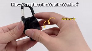 Keychain, Key Finder Works with Apple Find My, llaveros para Hombres,Carabiner Car Key Chains with GPS Tracker, Anti-Lost Keyring Finder Locator, Minimalist Key Holder for Men (iOS Only),Black