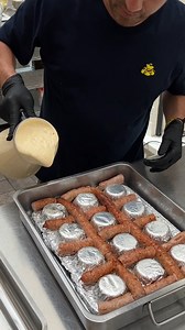 92K views · 222 reactions | Muffin tin hack: Waffle magic! Transforming muffin tin into a waffle marvel 療劉 | Chefclub GruB | Facebook