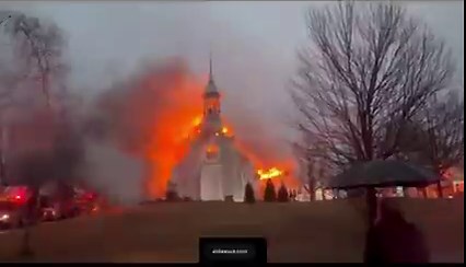 خبر عادي من كندا التي يحكمها اليسار المتطرف الشاذ:حرق كنيسة تاريخية تم بناؤها في عام 1893اليسار الغوغائي بالتحالف مع المسلمين و الهنود لن يبقو علا كنيسة واحدة في كندا ، كلها ستحرق و تدمر