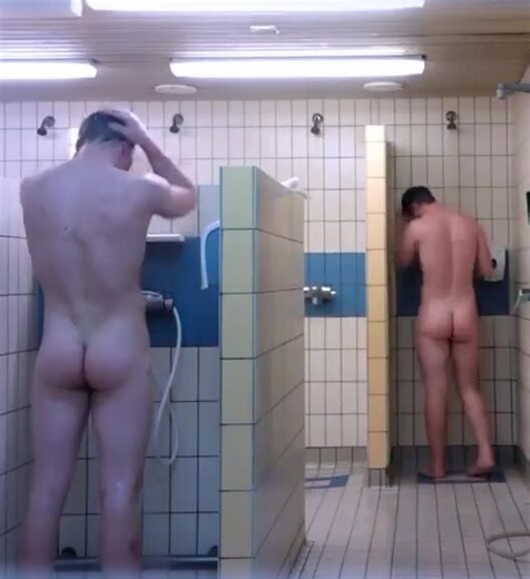 A little stiff friend in the swimmingpool showers ðŸ‡«ðŸ&Da gger;®