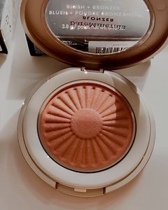 "Who loves wearing both bronzer and blush but gets lazy putting them on 🙋‍♀️ I have a newfound fav product for you all that gives a very easy solution... meet bareMinerals GEN NUDE Blonzer"- @chooseyourglow Shop 🛒: https://bit.ly/3lAR6IO 📷: @chooseyourglow #barebeauties | bareMinerals