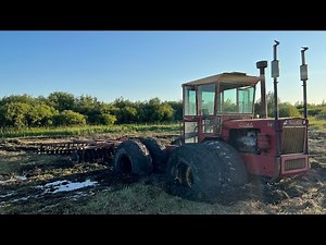 Versatile 850 with triples to the rescue. Stuck tractor!