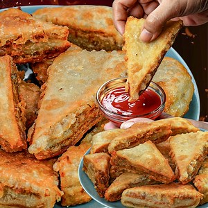 16K views · 94 reactions | Aloo Samosa Recipe | Evening Tea Time Nashta | Crispy Potato Samosa | Aloo Snacks Recipe #AlooSamosaRecipe #EveningSnacks #CrispySamosa #AlooSnacks | N'Oven - Cake & Cookies | Facebook