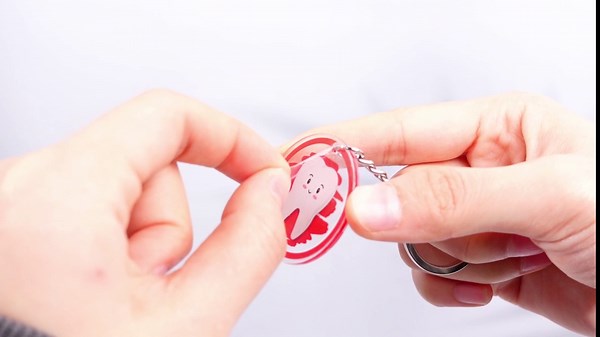 Loetere 24 Pieces Acrylic Tooth Keychain with Tooth Cards Cute Hang Tooth Key Ring Decorative Dental Keychain Dental Themed Gifts Handbag Pendant for Students Office Staffs Dental Assistants, 6 Colors at Amazon Men’s Clothing store