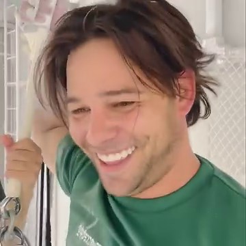 Welcome to Japan! Welcome to Fly’n Fit 🥳 Layout by @randyakohn from @santabarbaratrapezeco Thanks for stopping by our studio and flying cross to @makoto.052.bon !! Such a fun session !! Cheers 👍 本日はアメリカから飛び入りゲストでSanta Barbara Trapeze Co のランディが遊びに来てくれました♪ おまけにビューティホーレイアウトをサクッとキメてクラスを盛り上げてくれましたよ〜🥳 ありがとうね〜ランディ‼︎ 最近では海外の空中ブランコ関係者にもFly’n Fit は認知されているみたいで、日本に旅行に来る機会があるとこうやって寄ってくれる人が増えてきました♪ ホントにありがたい事です🥳 いつかサンタバーバラのスクールにも遊びに行ってみたいな〜‼︎ #flyingtrapeze #circus #outofline #layout #santabarbaratrapezec