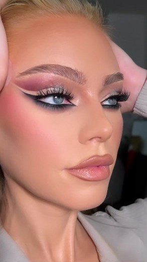 Brussels Makeup Workshop with Cut Crease and Eyeliner Tutorial