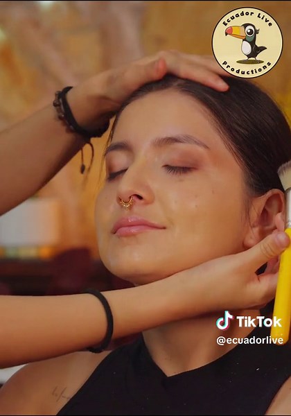 Darlyn maquilla a Julie: ASMR Makeup y Relajación