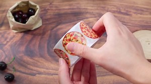 Blulu 600 Pieces Pizza Stickers Roll Realistic Pizza Stickers Italian Food Party Decoration for Classroom Reward Party Gift Favors Crafts DIY Bakery Box Sealing