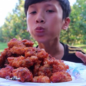 Crispy hot Chicken With Cooking Countryside | PINES PINOS