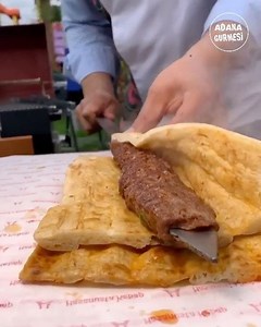 Böyle yapılır Adana kebabı🥰🥰🥰 Hasan Usta Kebap’tan @hasanustakebap sevgili @izzettin hem yaptı hem yedi😋😋😋 | Ben Yüksel