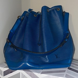 Louis Vuitton Authentic Vintage Blue Epi Leather Noe Drawstring Shoulder Bag