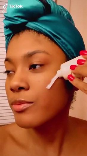 Squeaky clean and GLOing with Flawless Dermaplane GLO ✨