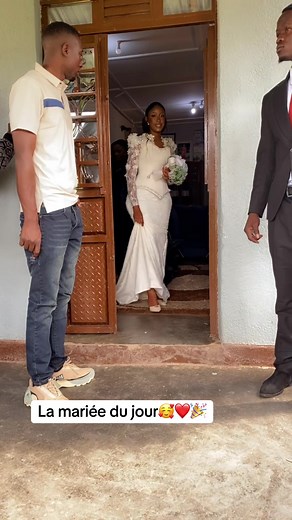#creatorsearchinsight #Bunia #bridal dress#Rachel top model