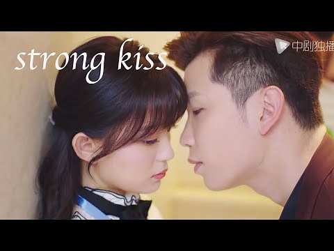 The CEO pressed the girl under him and forced to kiss her|chinese drama